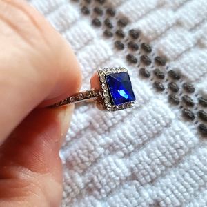 🎉💕HOST PICK!💕🎉 💎Costume jewlery square blue stone Ring - Size 7.5